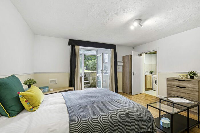 1 Bedroom House To Rent In Hyde Park Road, Leeds, LS6