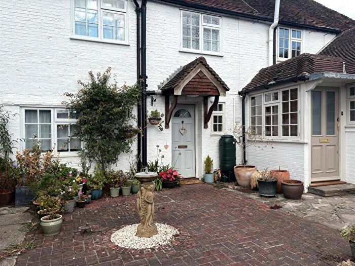 2 Bedroom Cottage To Rent In Swan Street, Petersfield, GU32
