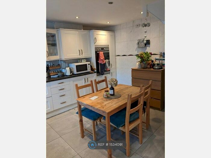 3 Bedroom Terraced House To Rent In Tavistock Close, London, N16