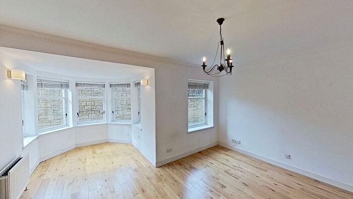 2 Bedroom Flat To Rent In Mid Steil, Edinburgh, EH10