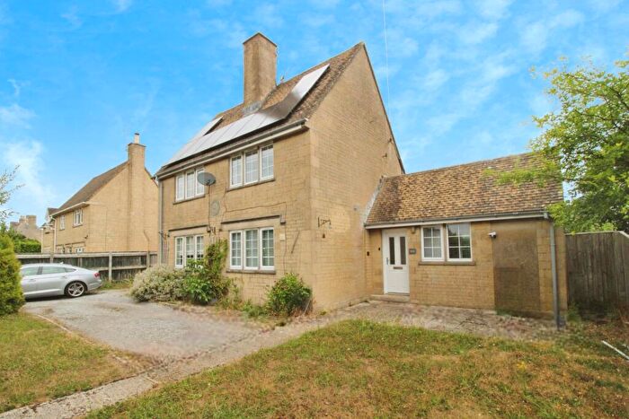 3 Bedroom Detached House For Sale In London Road, Poulton, GL7