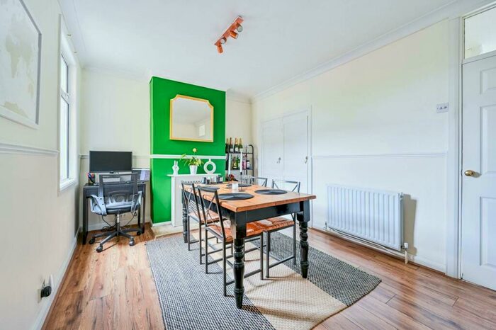 2 Bedroom End Of Terrace House To Rent In Liffler Road, Plumstead, London, SE18