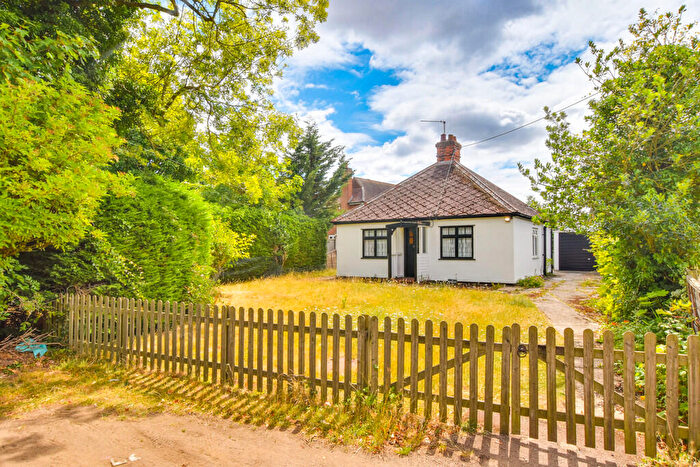 2 Bedroom Detached Bungalow For Sale In Braintree Road, Felsted, CM6
