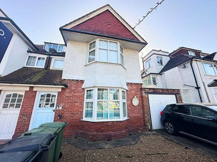 3 Bedroom Flat To Rent In Collington Avenue, Bexhill-On-Sea, TN39