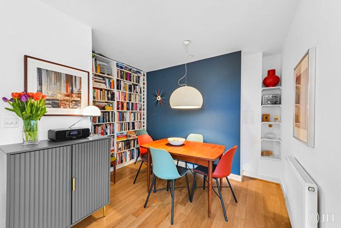 3 Bedroom Flat For Sale In Goodchild Road, London, N4