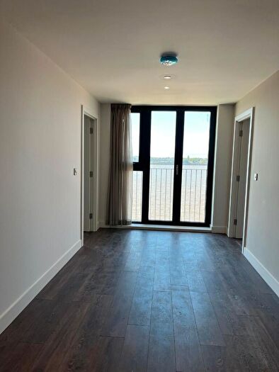 2 Bedroom Flat To Rent In Triskelion Way, Liverpool, Merseyside, L3