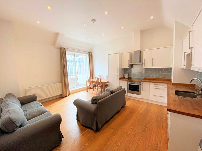 2 Bedroom Apartment To Rent In High Street, Canterbury, CT1