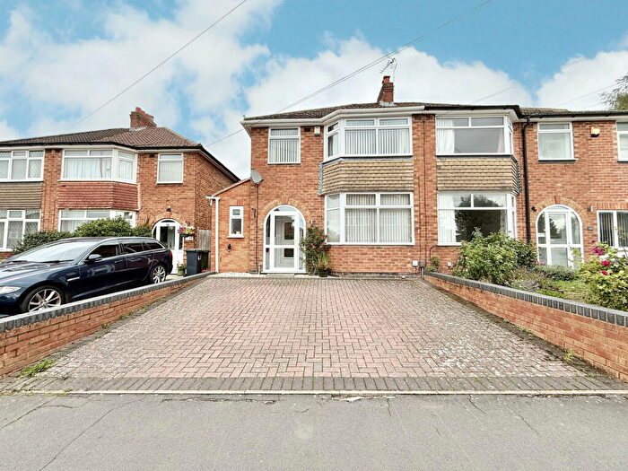 3 Bedroom Semi-Detached House For Sale In Velsheda Road, Shirley, B90