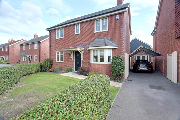 3 Bedroom Detached House For Sale In Gordon Smith Close, Aston Clinton, Buckinghamshire, HP22