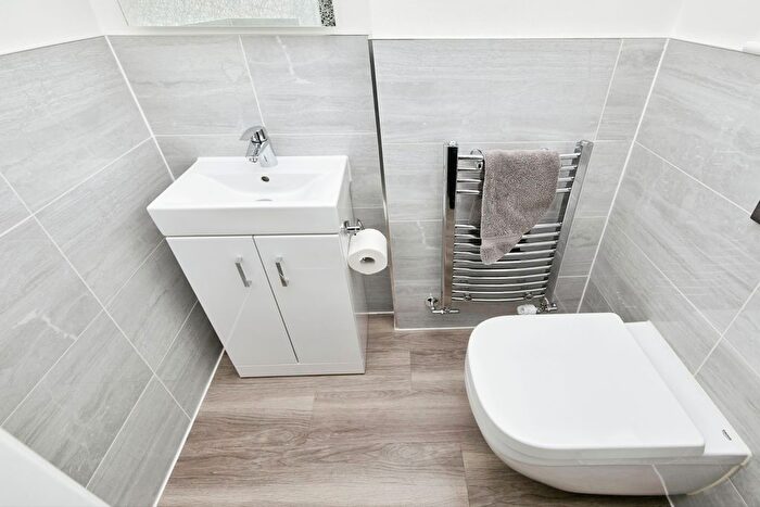 4 Bedroom Detached House For Sale In Aberdeen Close, Swadlincote, DE11