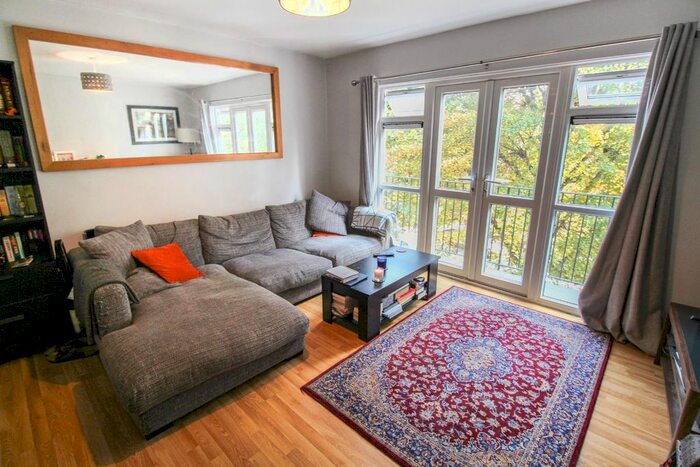 2 Bedroom Flat To Rent In Chingford Road, London, E17