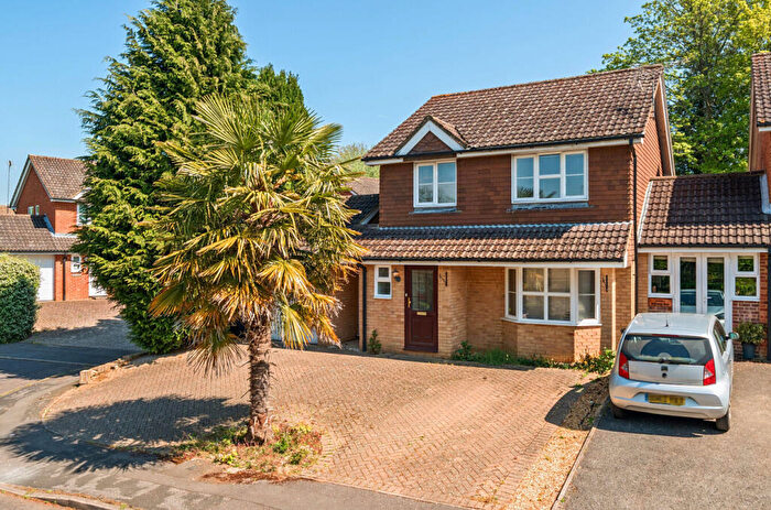 3 Bedroom Semi-Detached House For Sale In College Hill, Godalming, Surrey, GU7