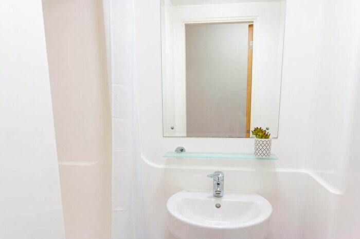 1 Bedroom Flat To Rent In Cowley Bridge Road, Exeter, EX4