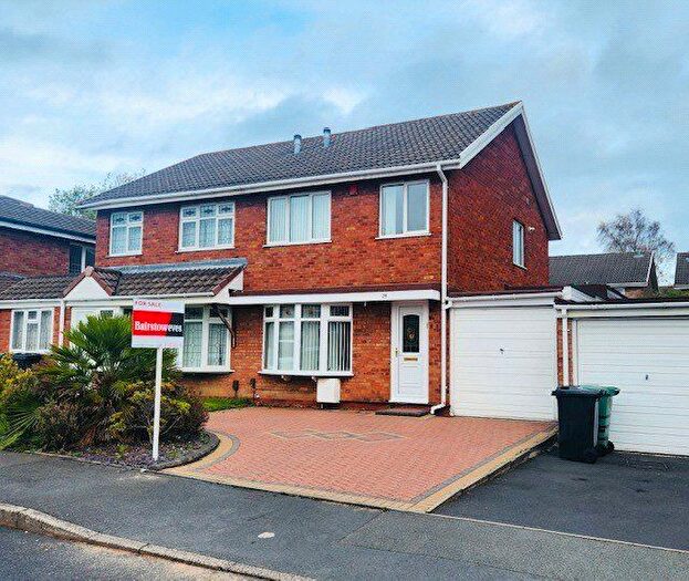 3 Bedroom Semi Detached House For Sale In Aberford Close, Willenhall, West Midlands, WV12