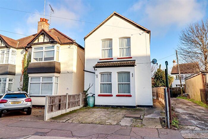 2 Bedroom Detached House For Sale In Cricketfield Grove, Leigh-On-Sea, SS9