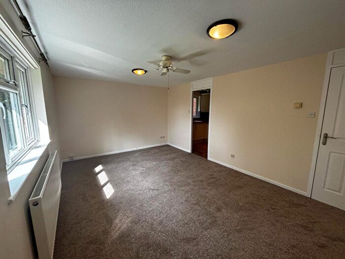 1 Bedroom Flat To Rent In Glamis Close, Basingstoke, RG23