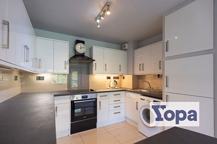 2 Bedroom Flat For Sale In Surrey Road, Bournemouth, BH4