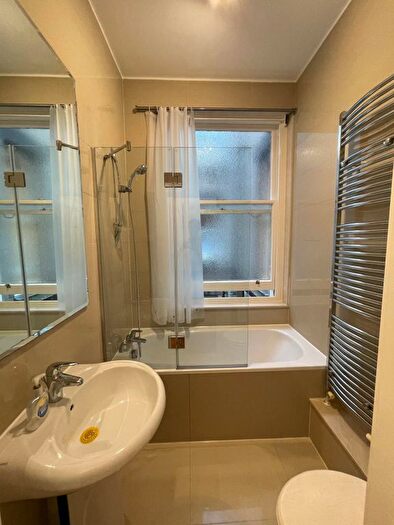 2 Bedroom Flat To Rent In Ridgmount Gardens, London, WC1E