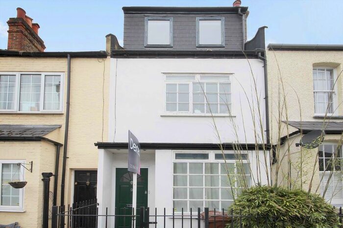 4 Bedroom Property To Rent In Linkfield Road, Isleworth, TW7