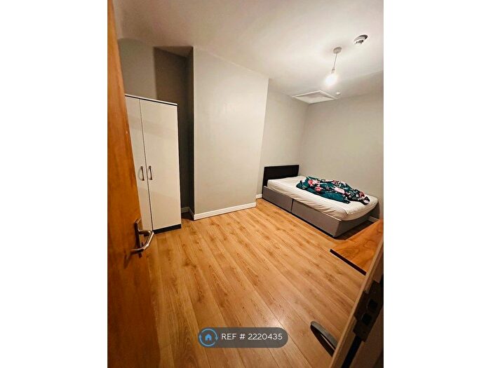 3 Bedroom Semi-Detached House To Rent In Waterloo Street, Burton-On-Trent, DE14