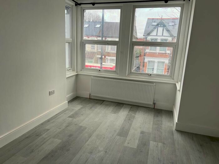 3 Bedroom Flat To Rent In Lady Margaret Road, Southall, UB1