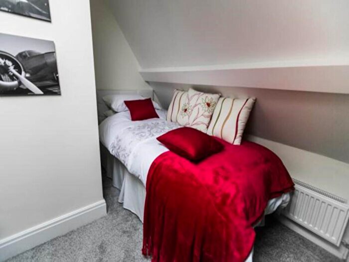 3 Bedroom Flat To Rent In Ninian Road, Roath, Cardiff, CF23