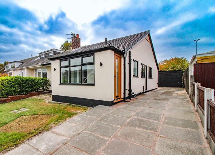 3 Bedroom Semi-detached Bungalow For Sale In Winchester Close, Orrell, Wigan, WN5