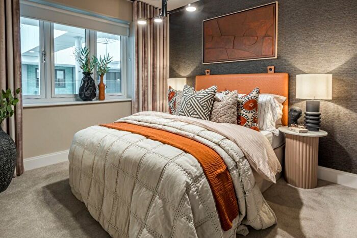 2 Bedroom Apartment For Sale In Stoke Gardens, Slough, SL1