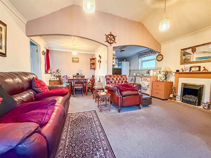 2 Bedroom Detached Bungalow For Sale In Sea Crescent, Jaywick, Essex, CO15