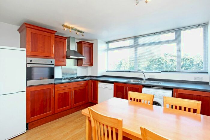 2 Bedroom Flat To Rent In Clarence Road, Windsor, SL4