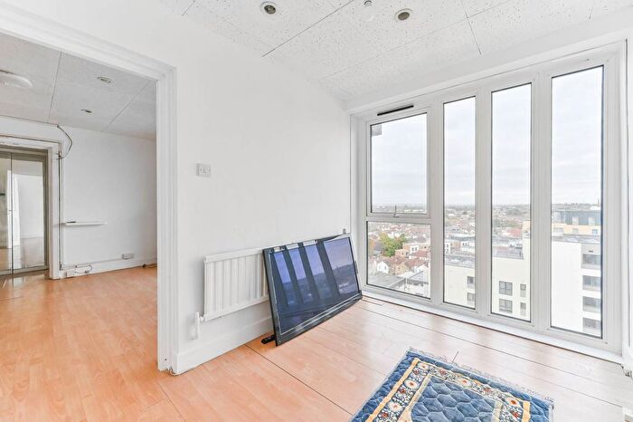 1 Bedroom Flat To Rent In Zodiac Court, Central Croydon, Croydon, CR0