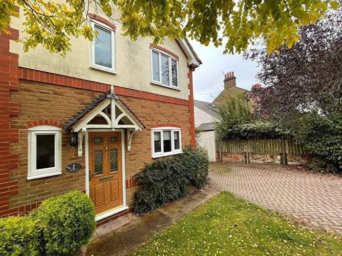 3 Bedroom Detached House To Rent In Canal Court, Berkhamsted, HP4