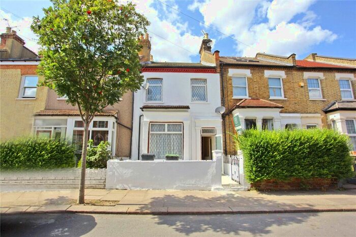 1 Bedroom Property To Rent In Queens Road, London, N11