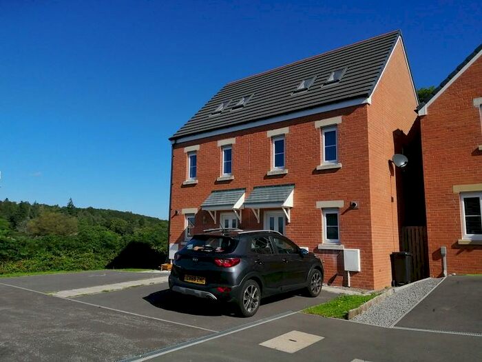 3 Bedroom Town House To Rent In Heol Alfred Wallace, Rhos, Pontardawe, Swansea., SA8