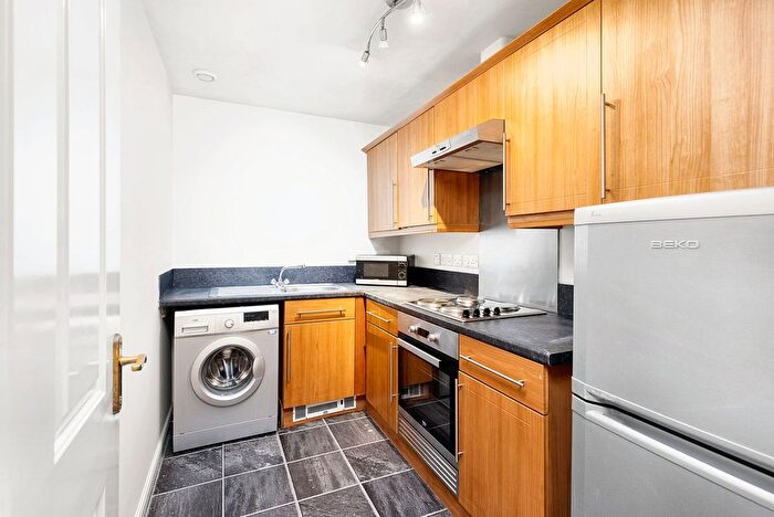 1 Bedroom Flat For Sale In Queens Crescent, Livingston, EH54