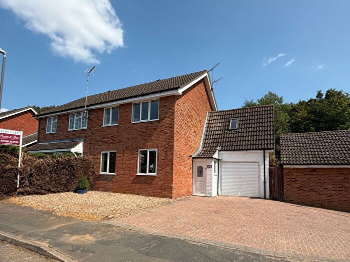 4 Bedroom Semi-Detached House For Sale In Valley Road, Buckingham, Buckinghamshire, MK18