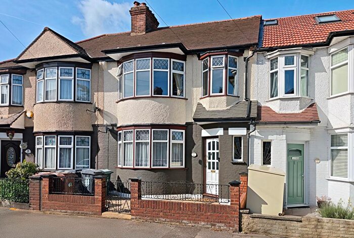 3 Bedroom House For Sale In Alma Avenue, Highams Park, E4