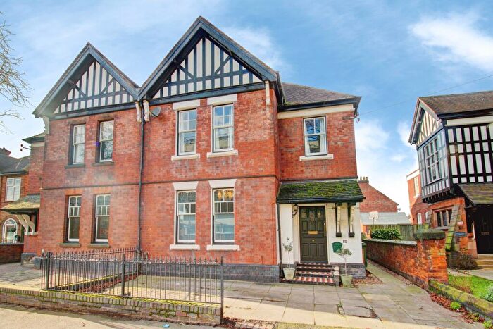 4 Bedroom Semi Detached House For Sale In Victoria Road, Tamworth, B79