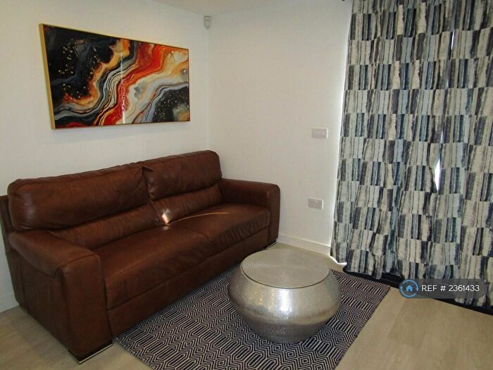 2 Bedroom Semi-Detached House To Rent In Grandstand Avenue, Salford, M6