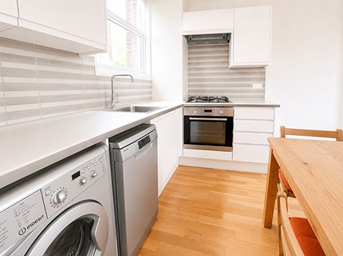 1 Bedroom Flat To Rent In Beresford Road, Turnpike Lane, N8