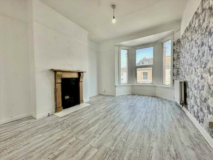 2 Bedroom Apartment To Rent In Fellowes Place, Plymouth, Stoke, PL1