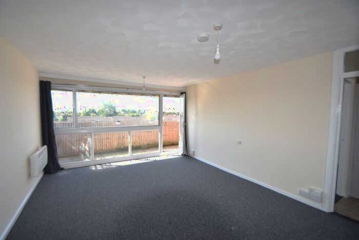 2 Bedroom Flat To Rent In Chidham Walk, Havant, Hampshire, PO9