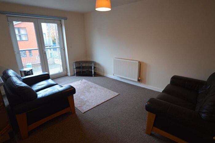 2 Bedroom House To Rent In Newbold Walk, Manchester, M15