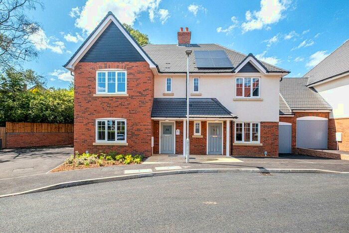 3 Bedroom Semi-Detached House To Rent In Woodleigh Avenue, Birmingham, West Midlands, B17