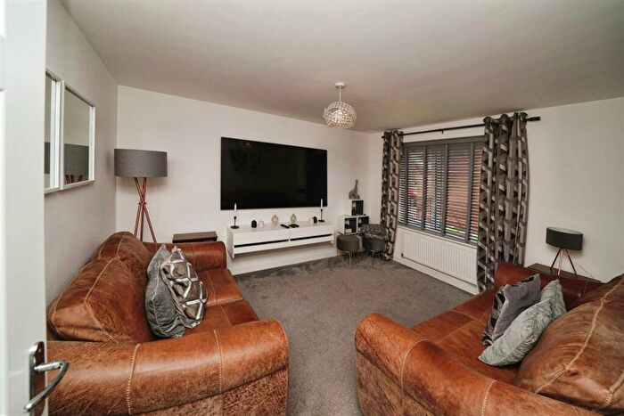 4 Bedroom Detached House For Sale In Grosvenor Road, Kingswood, Hull, HU7
