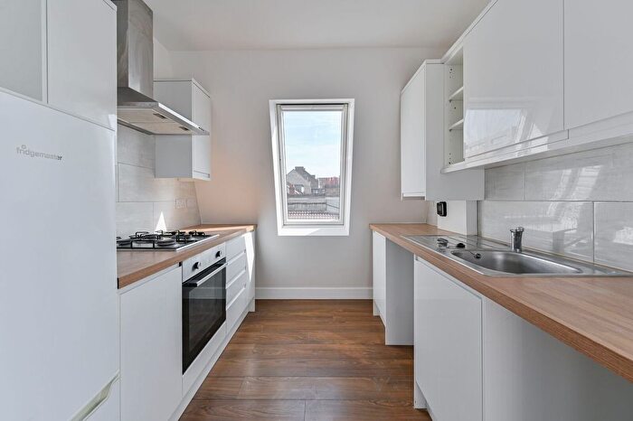 1 Bedroom Flat To Rent In Upper Tooting Road, Tooting, London, SW17