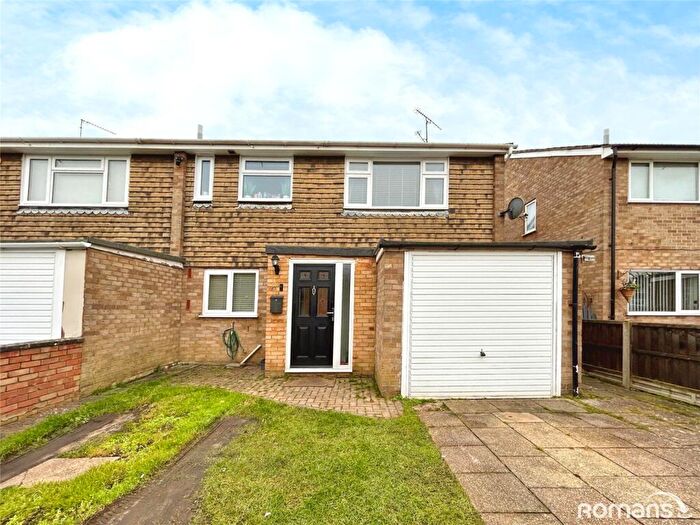 3 Bedroom End Of Terrace House For Sale In Beaulieu Gardens, Blackwater, Camberley, GU17