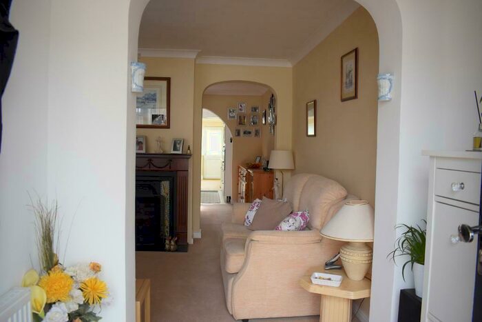 3 Bedroom Terraced House For Sale In Elm Park Avenue, Elm Park, Essex, RM12