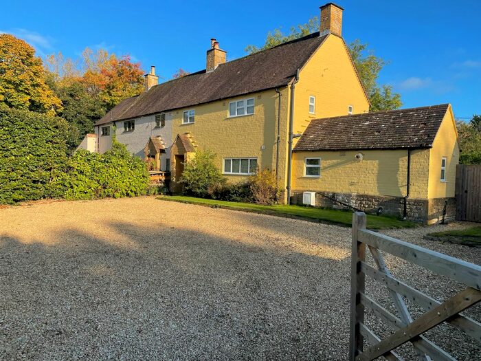 3 Bedroom Semi-Detached House To Rent In Fosseway, Donnington, GL56