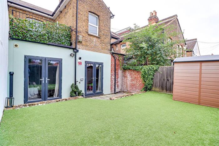 2 Bedroom Flat For Sale In * Open Plan Ground Floor Flat * London Road, Leigh-On-Sea, SS9
